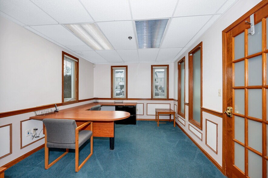 More Photos Of 4 Courthouse Ln, Chelmsford Medical For Sale