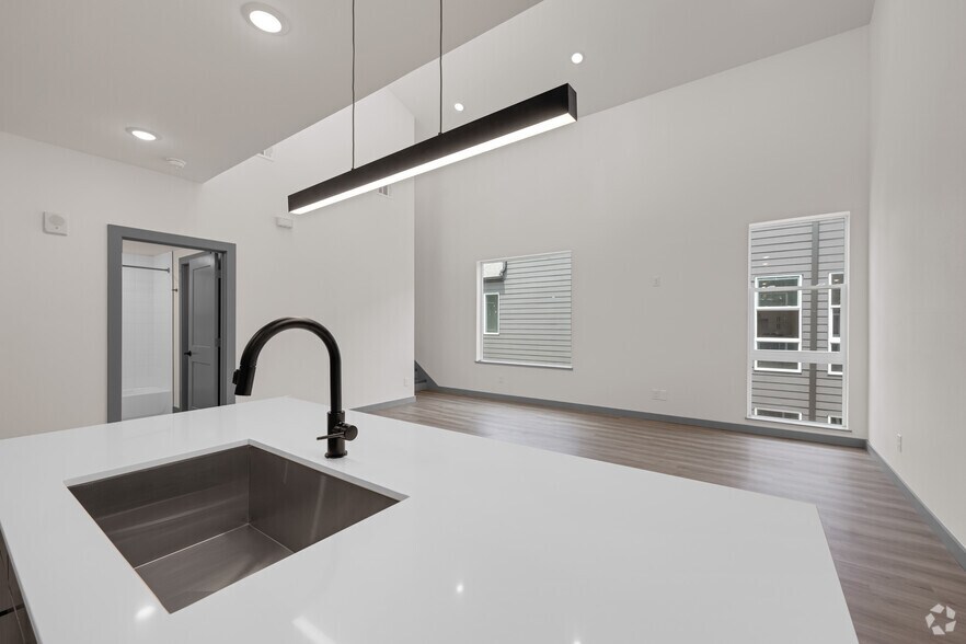 More Photos Of 3981-4001 Roseland Ave, Dallas Apartments For Sale