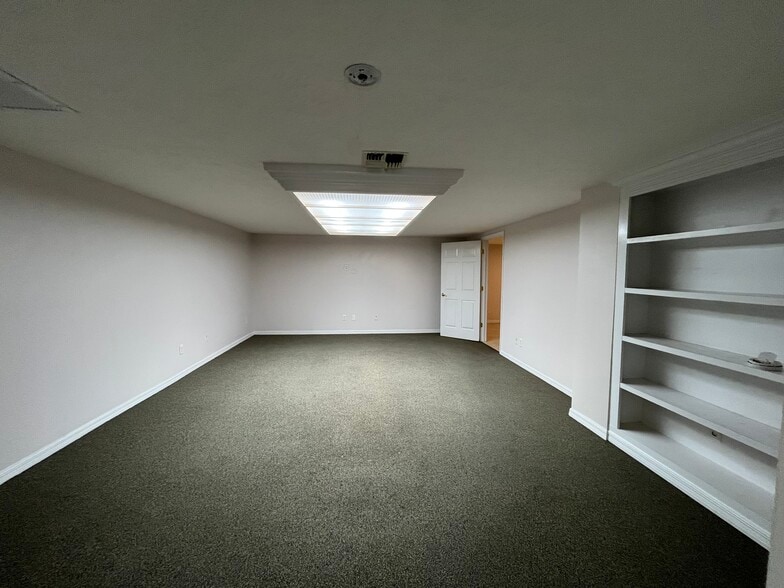 More Photos Of 956 S US Highway 41, Inverness Warehouse For Sale