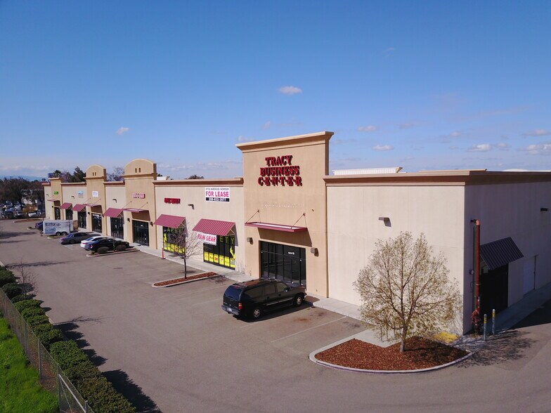 More Photos Of 470 W Larch Rd, Tracy Service For Sale