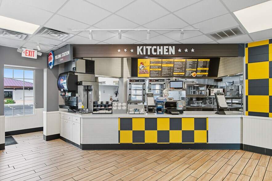 More Photos Of 31 S Wisconsin Dells Pky, Lake Delton Freestanding For Sale