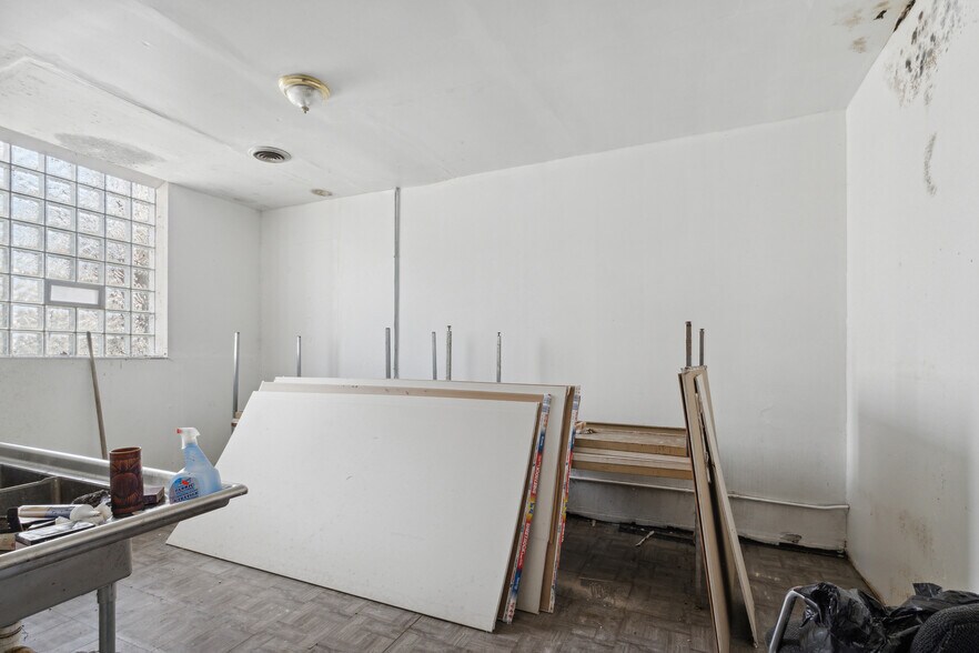 More Photos Of 13030 Puritan St, Detroit Office For Sale