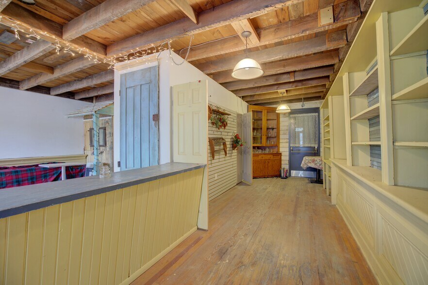 More Photos Of 150 Main St, Benton Office For Sale