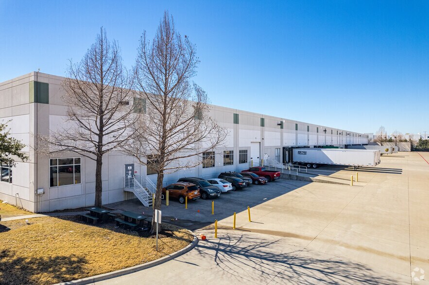More Photos Of 800 W Bethel Rd, Coppell Distribution For Lease