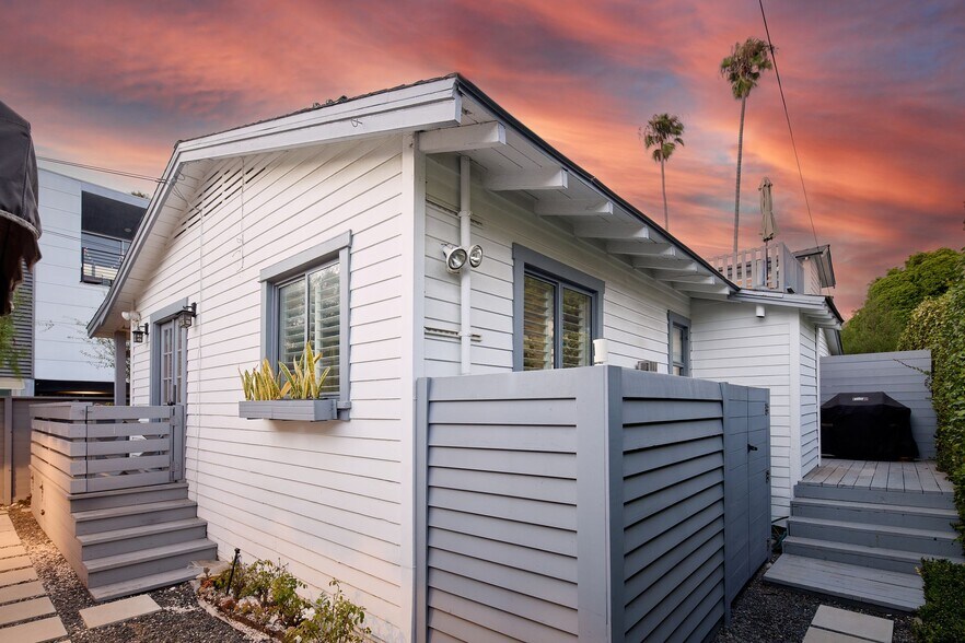 More Photos Of 2329 Ocean Ave, Venice Multifamily For Sale