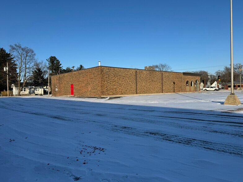 More Photos Of 1657 Cassopolis St, Elkhart Freestanding For Lease