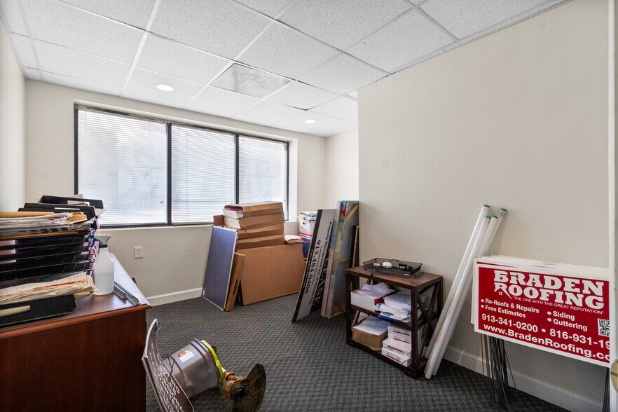 More Photos Of 1119-1123 Merriam Ln, Kansas City Office For Sale
