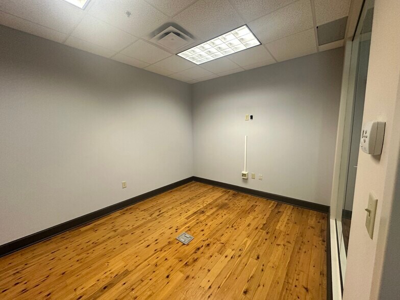 More Photos Of 6525 Shiloh Rd, Alpharetta Office Residential For Sale