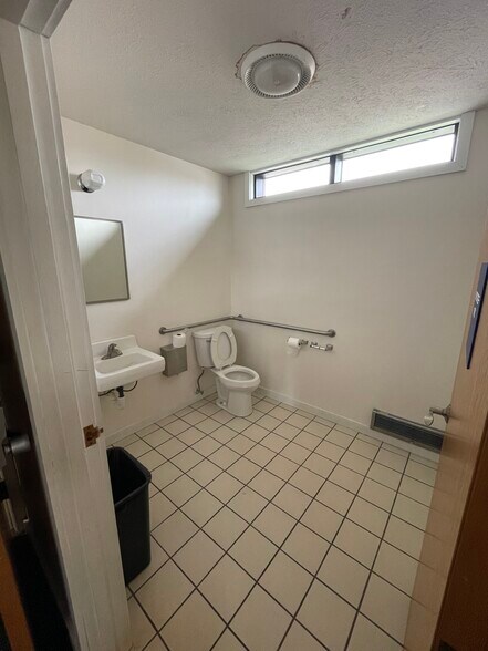 More Photos Of 3354 Lake City Hwy, Warsaw Bank For Lease