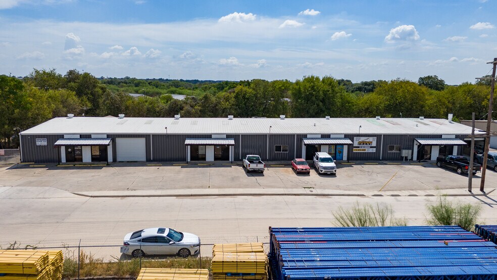 More Photos Of 3534-3542 Copeland Dr, San Antonio Light Manufacturing For Lease