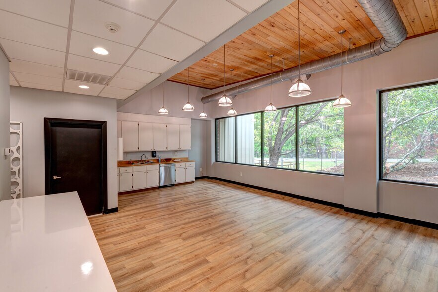 More Photos Of 3200 N Berkeley Lake Rd NW, Duluth Distribution For Lease