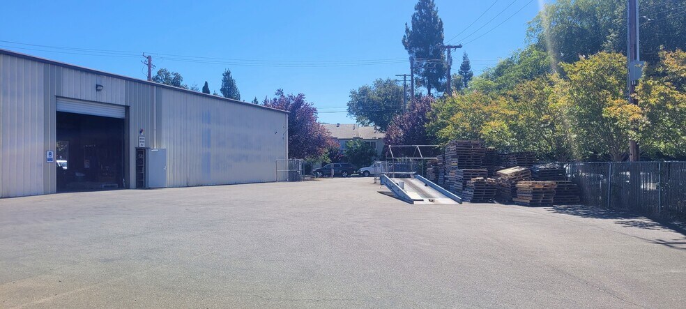 More Photos Of 33 S University St, Healdsburg Warehouse For Sale