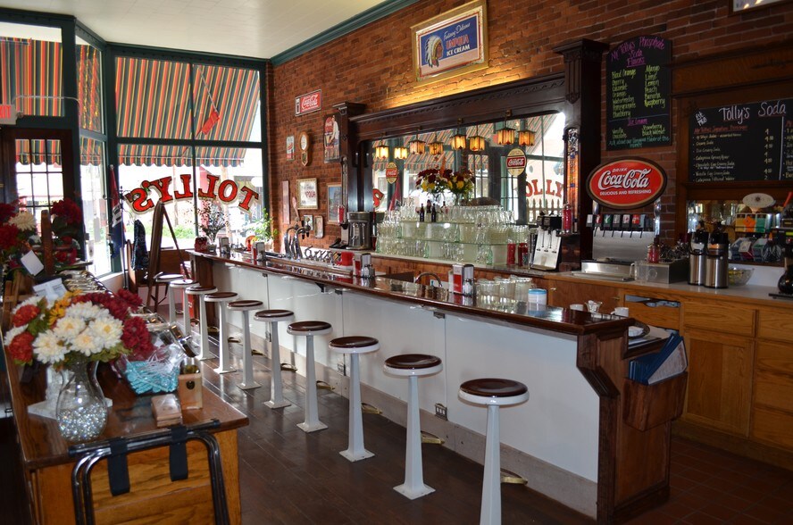 More Photos Of 115 NE Locust St, Oakland Restaurant For Sale