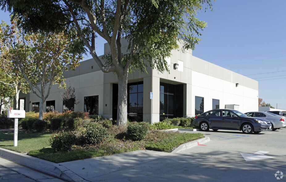 Primary Photo Of 14945 La Palma Dr, Chino Light Manufacturing For Lease