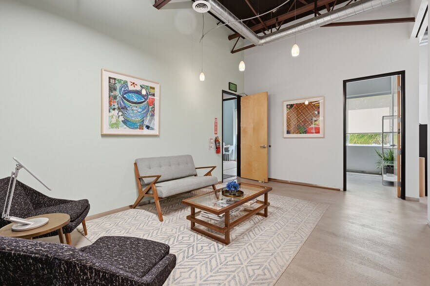More Photos Of 8495 Redwood Creek Ln, San Diego Manufacturing For Sale