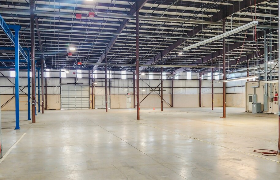 More Photos Of 70 Douglas Way, Natural Bridge Station Manufacturing For Lease