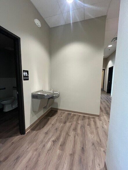 More Photos Of 41818 N Venture Dr, Phoenix Medical For Lease