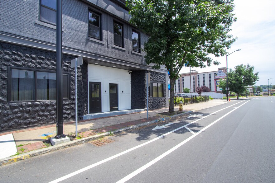 More Photos Of 939-941 E Columbus Ave, Springfield Office For Sale