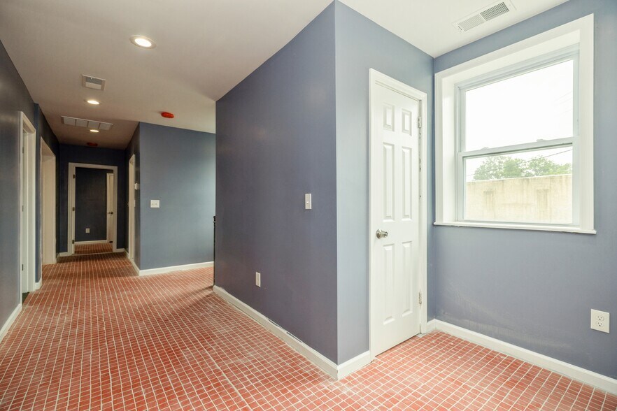 More Photos Of 250 Warren St, Beverly Storefront Retail Residential For Sale