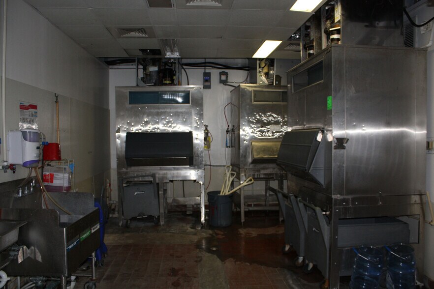 More Photos Of 174 NW 9th ave, Mulberry Distribution For Sale