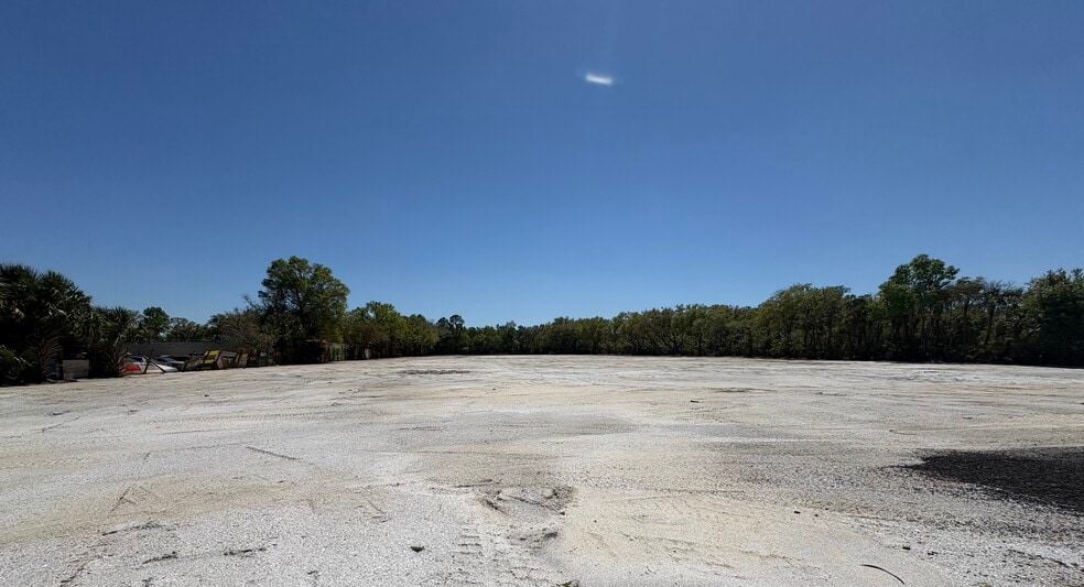 More Photos Of 18252 E Colonial Dr, Orlando Light Distribution For Lease