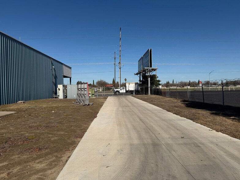 More Photos Of 2600 S Yosemite Blvd, Modesto Warehouse For Lease