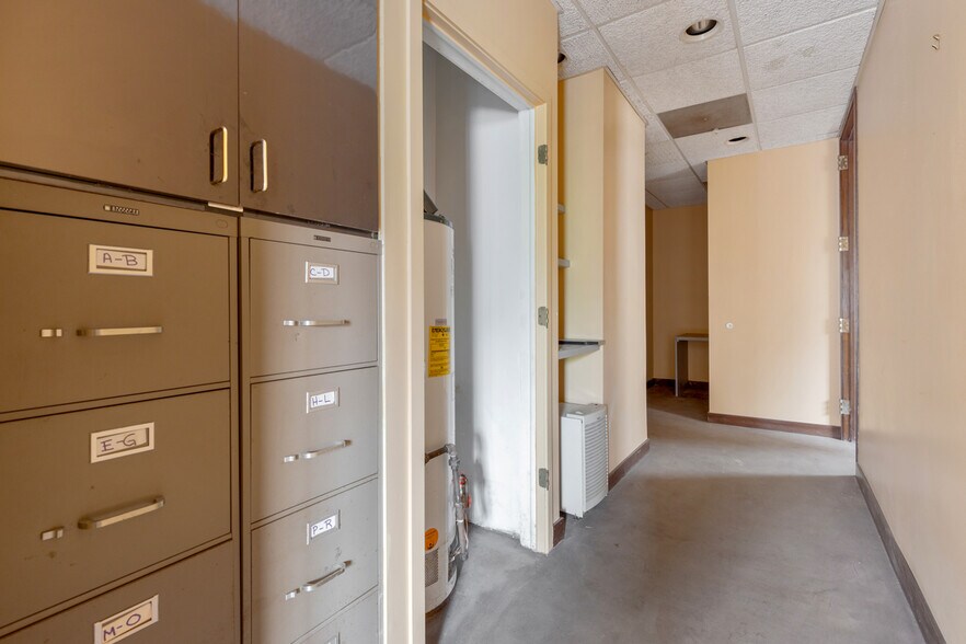 More Photos Of 9870 Derby Ln, Westchester Loft Creative Space For Sale