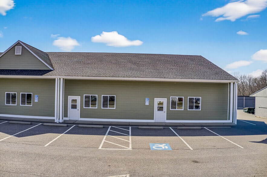 More Photos Of 430 Chapel Hill Rd, Oakdale Freestanding For Lease