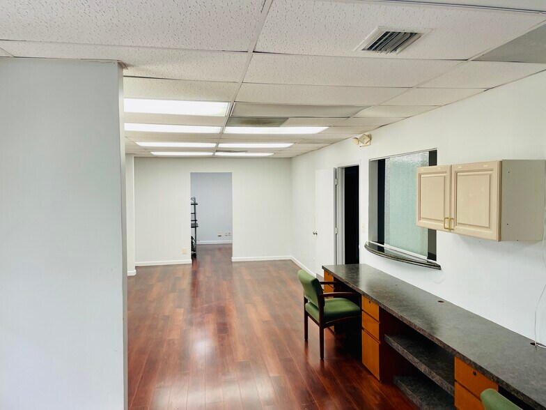 More Photos Of 2201 NE 52nd St, Lighthouse Point Medical For Sale