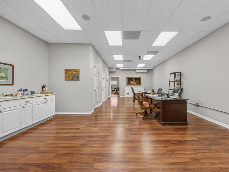 More Photos Of 516 E Main St, Spartanburg Storefront For Sale
