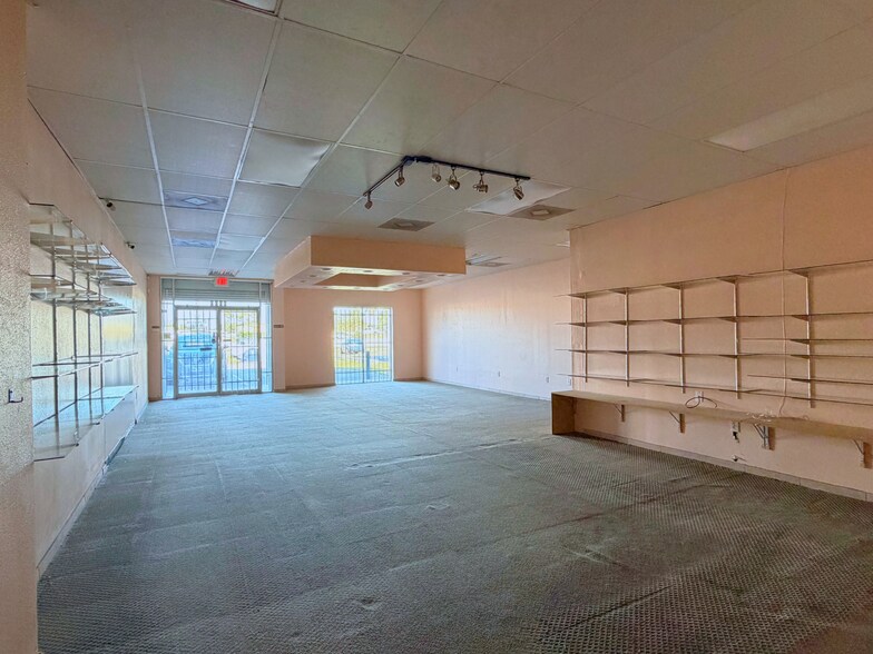 More Photos Of 8452-8456 Gulf Fwy, Houston Unknown For Lease