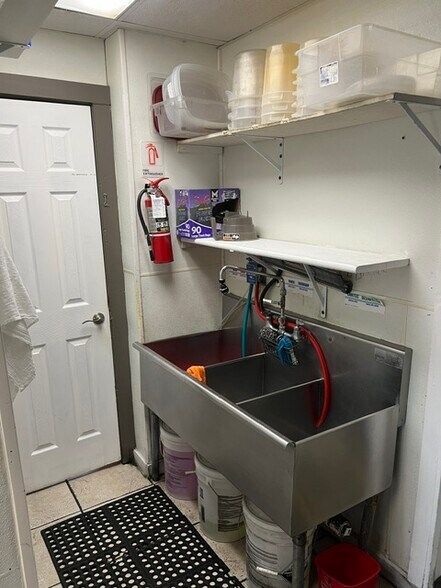 More Photos Of 314-316 Pat Booker Rd, Universal City Restaurant For Sale