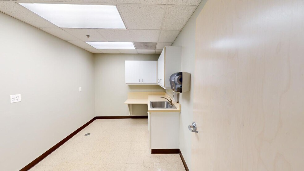 More Photos Of 725 W Fabyan Pky, Batavia Medical For Lease