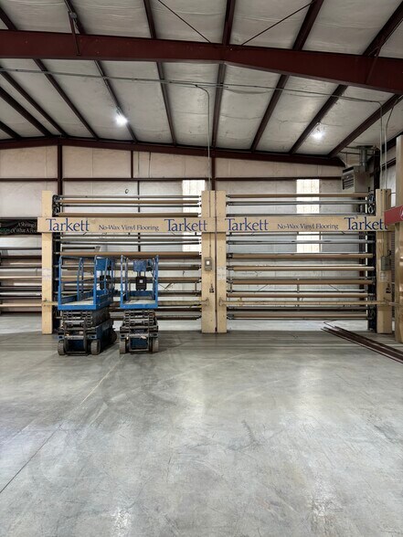 More Photos Of 201 E Lake Ave, Rossville Office For Lease