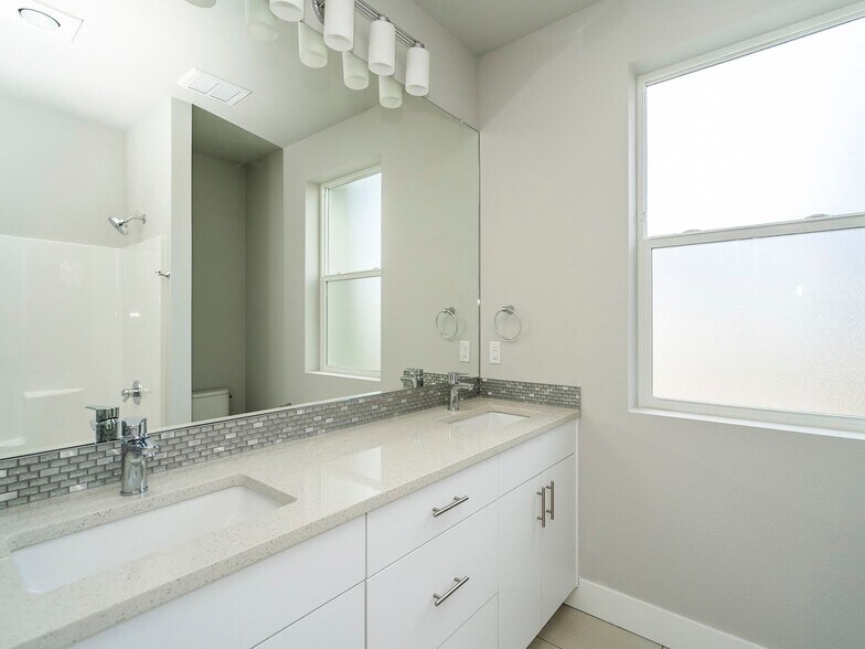 More Photos Of 436 NE Stafford St, Portland Apartments For Sale