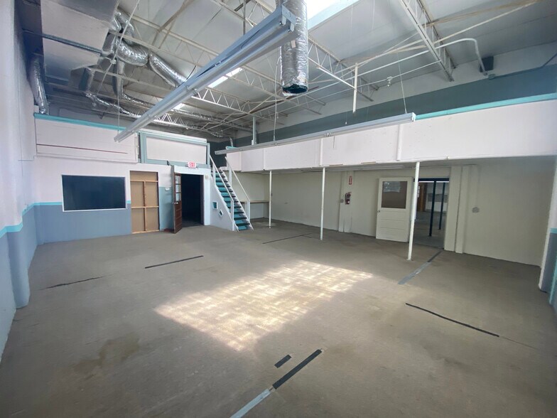 More Photos Of 2830 46th Ave N, Saint Petersburg Light Manufacturing For Lease
