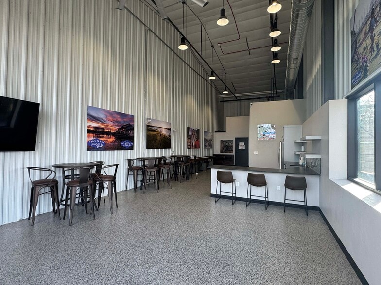 More Photos Of 360 Rancho Dr, Windsor Self Storage For Sale