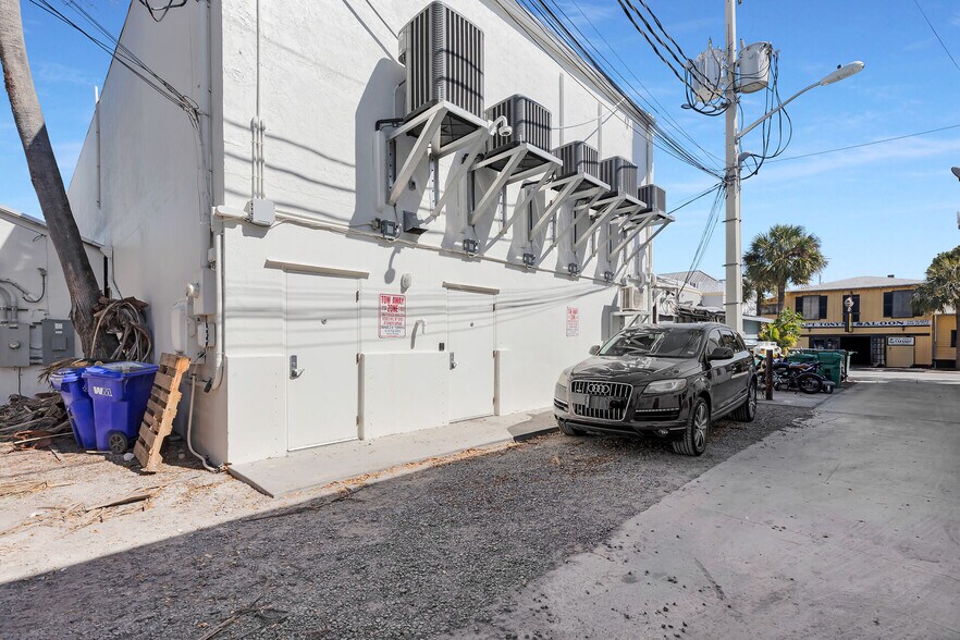 More Photos Of 132 Duval St, Key West Restaurant For Lease