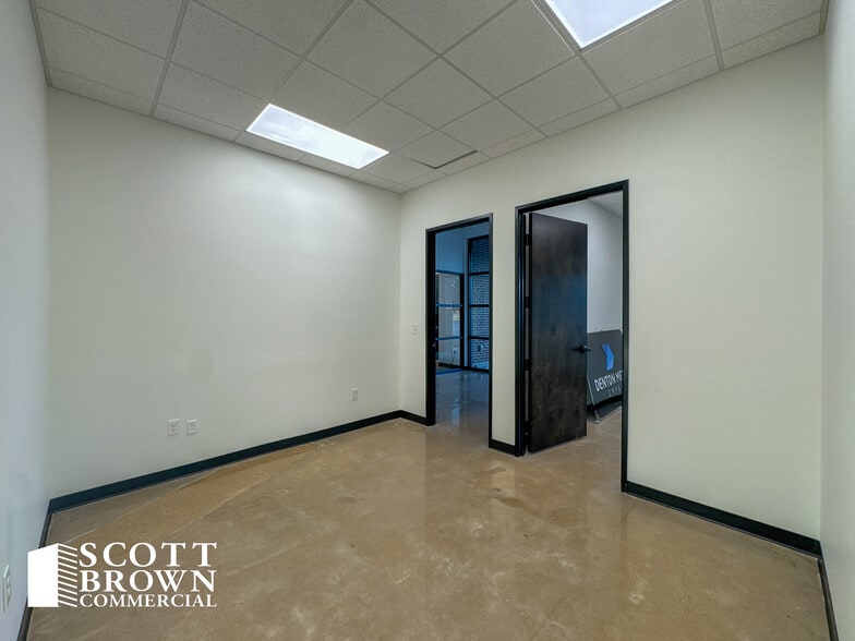 More Photos Of 2411-2421 Fort Worth Dr, Denton Medical For Lease