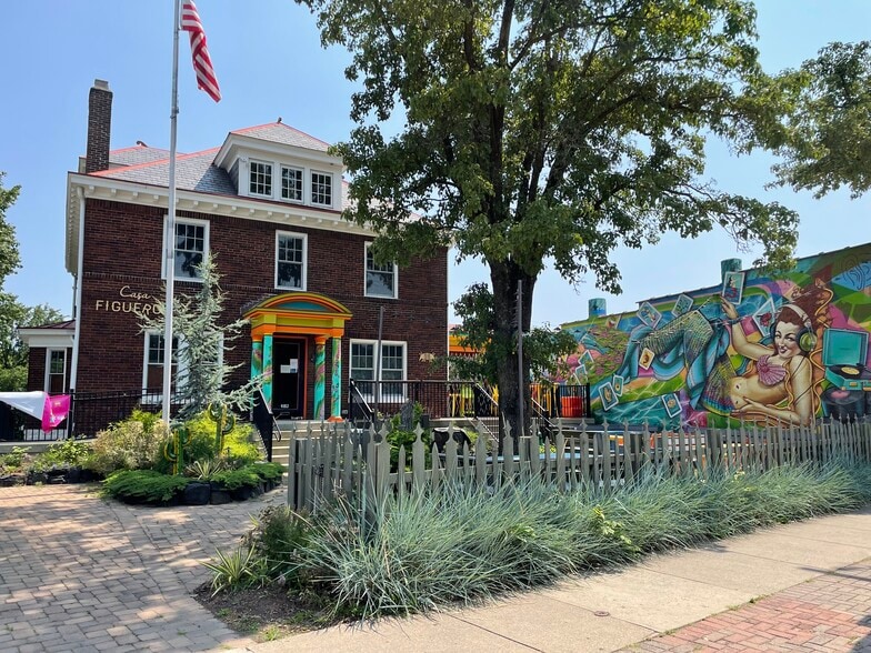 Primary Photo Of 6112 Montgomery Rd, Cincinnati Restaurant For Lease