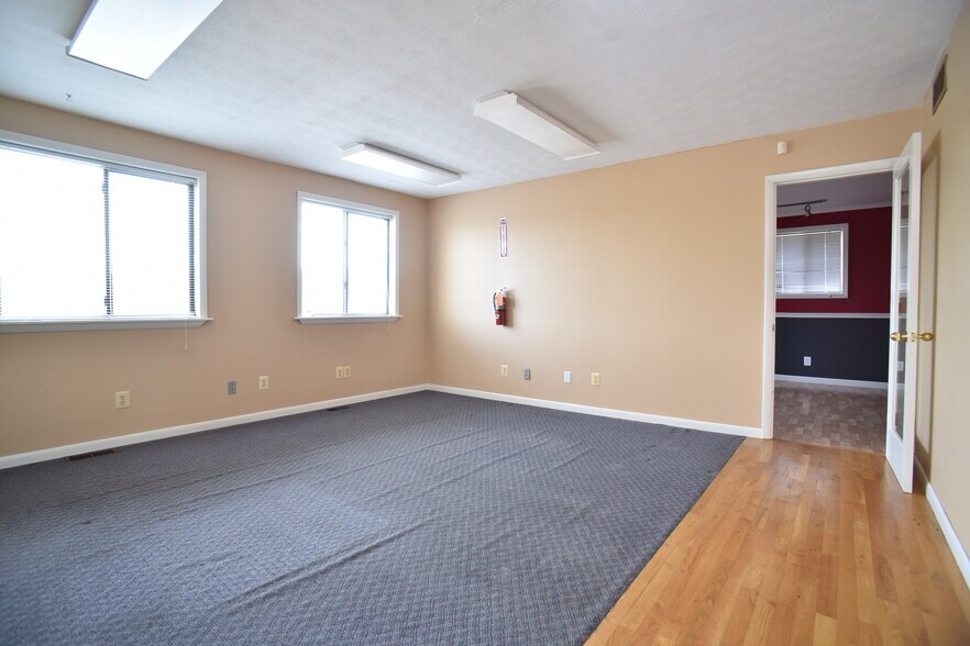 More Photos Of 40 Wildbriar Rd, Rochester Office For Lease