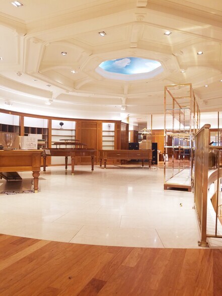 More Photos Of 181 Greenwich Ave, Greenwich Freestanding For Lease