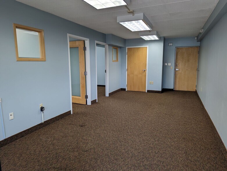 More Photos Of 1931 Commonwealth Ave, Brighton Apartments For Lease