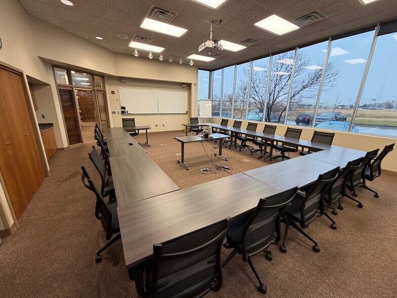 More Photos Of 3333 Landmark Cir, Lincoln Office For Sale