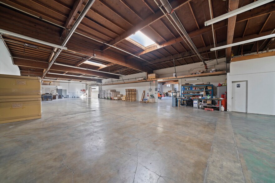 More Photos Of 1202 Hunter Ave, Santa Ana Warehouse For Sale