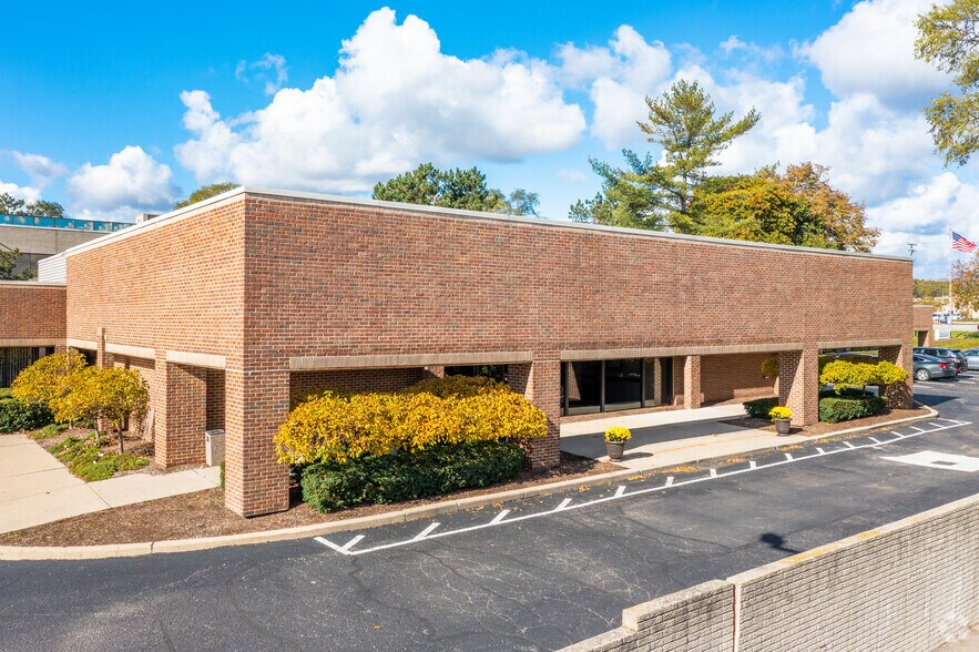More Photos Of 26677 W 12 Mile Rd, Southfield Office For Sale
