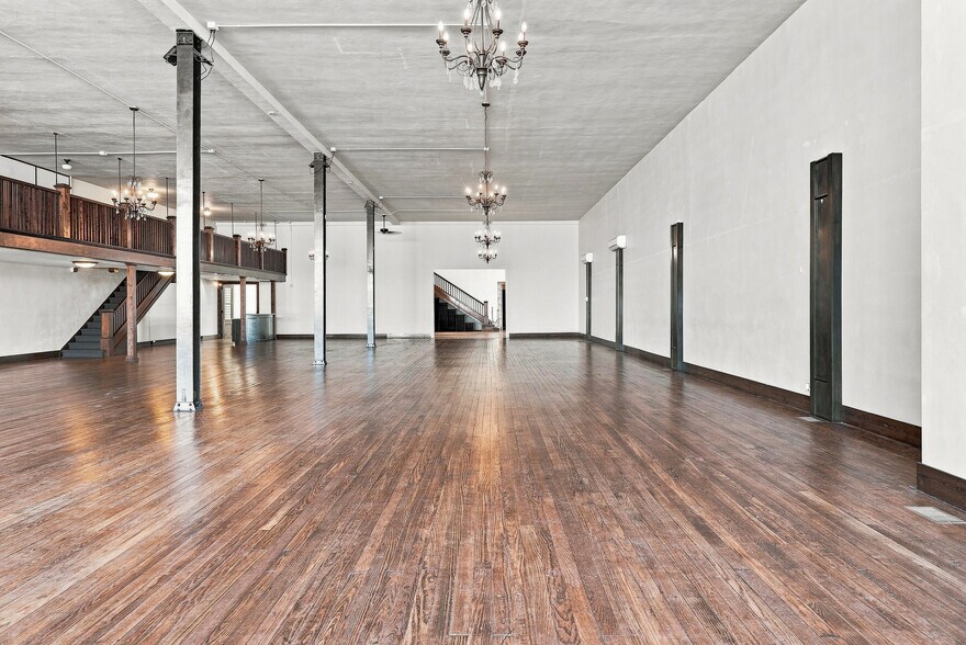 More Photos Of 204 S Broadway, Salisbury Specialty For Sale