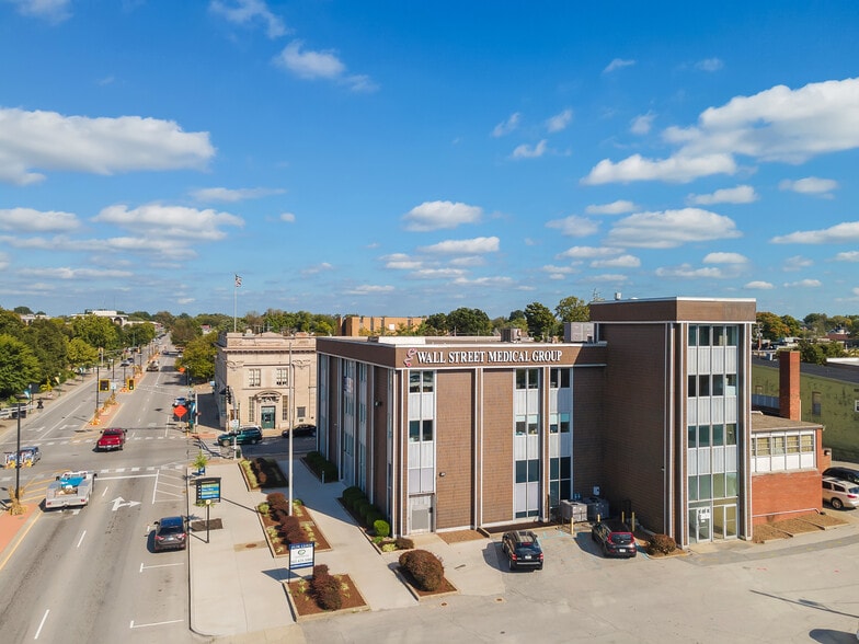 More Photos Of 443 Spring St, Jeffersonville Office For Lease