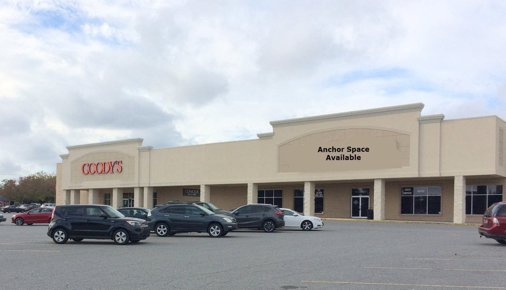 More Photos Of 105-149 W Hendry St, Hinesville Storefront For Lease