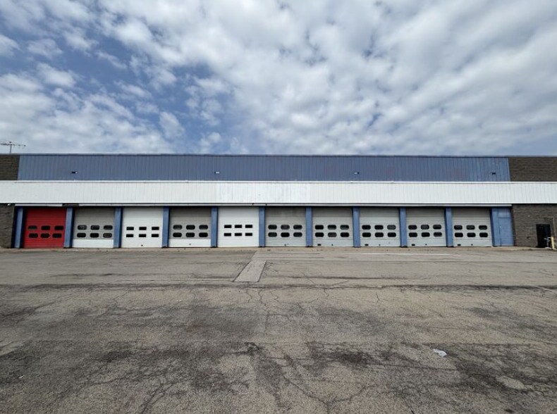 More Photos Of 1181 N Greece Rd, Rochester Freestanding For Lease